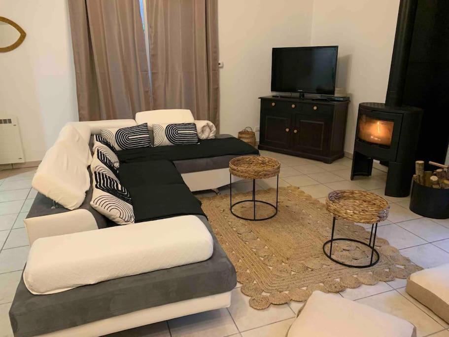 Gite 3 Etoiles Les Gourlines Avec Balneo, Veranda, Piscine Et Garage Avermes Екстериор снимка