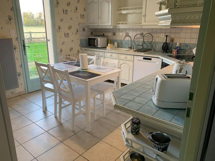 Gite 3 Etoiles Les Gourlines Avec Balneo, Veranda, Piscine Et Garage Avermes Екстериор снимка