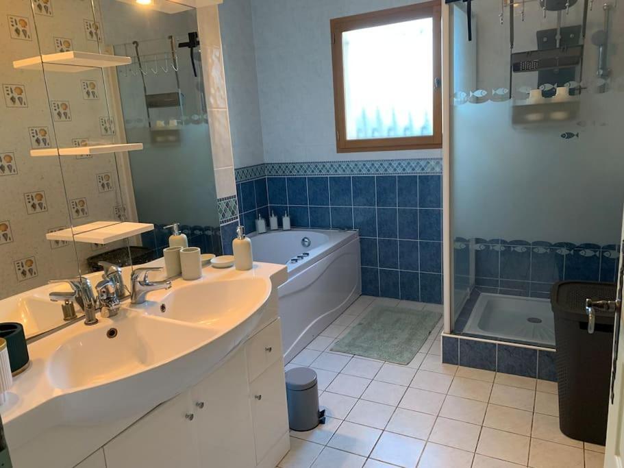 Gite 3 Etoiles Les Gourlines Avec Balneo, Veranda, Piscine Et Garage Avermes Екстериор снимка